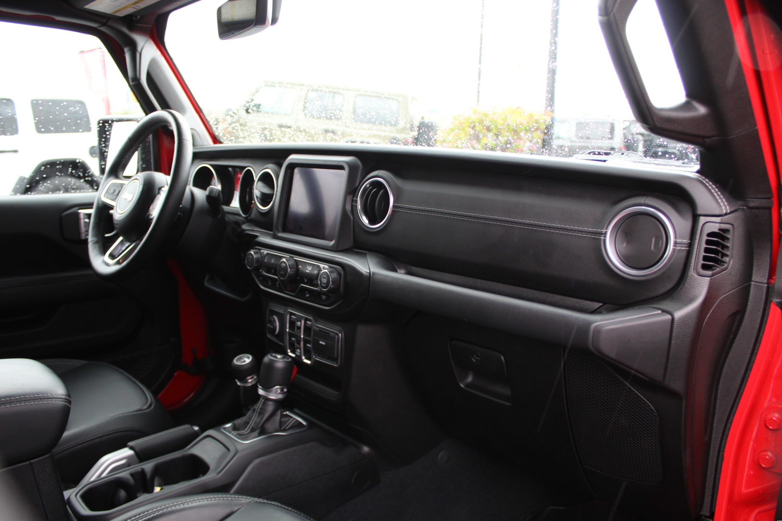 Used 2018 Jeep Wrangler Unlimited Sahara w/ Uconnect 4C Nav & Sound Group AWD/4WD image 27