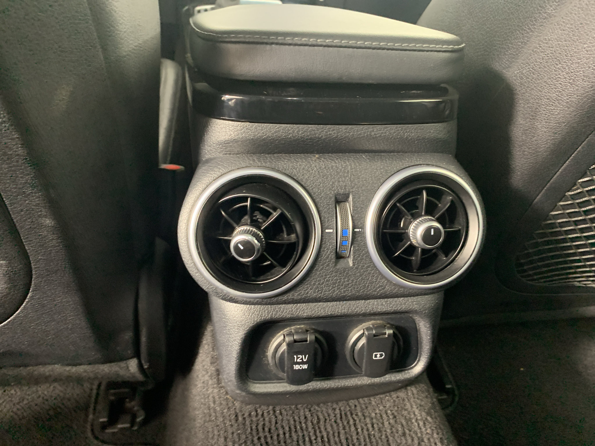 Used 2018 Kia Stinger Premium RWD image 31