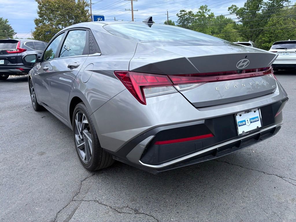 Used 2025 Hyundai Elantra Limited FWD image 5