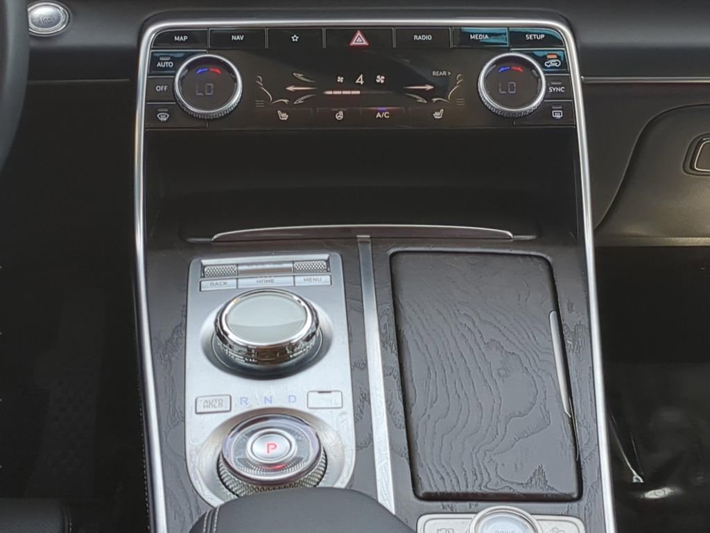 Used 2024 Genesis GV80 2.5T image 25