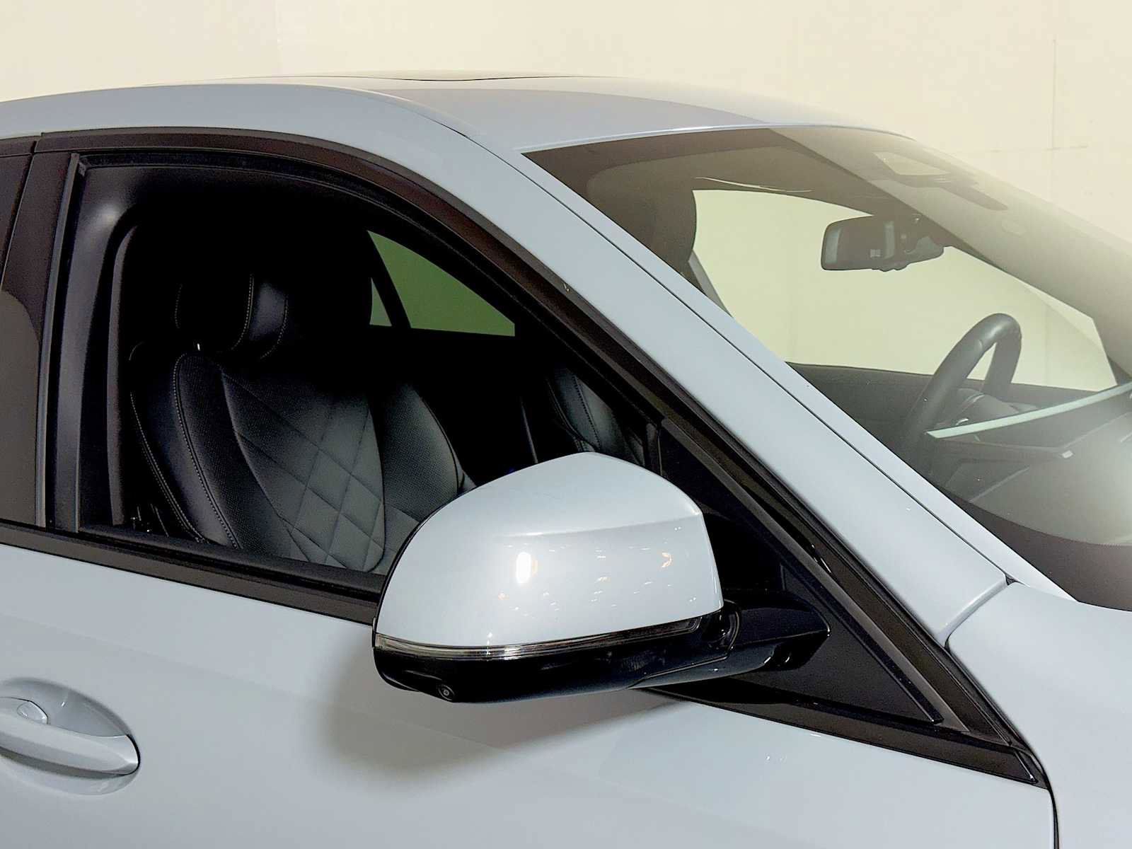 Used 2025 BMW X6 xDrive40i w/ Premium Package image 31