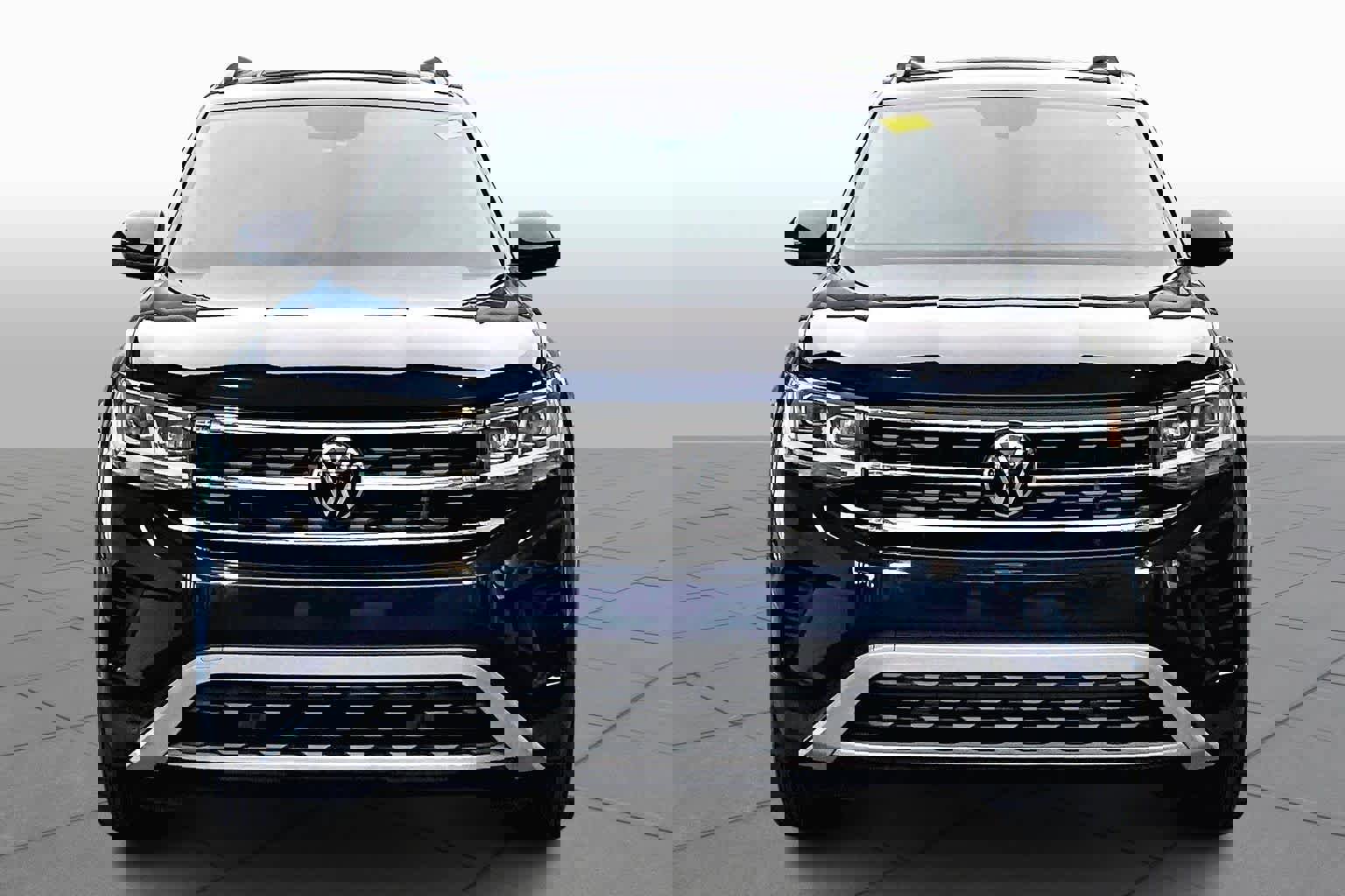 Used 2023 Volkswagen Atlas SE w/ Panoramic Sunroof Package image 3