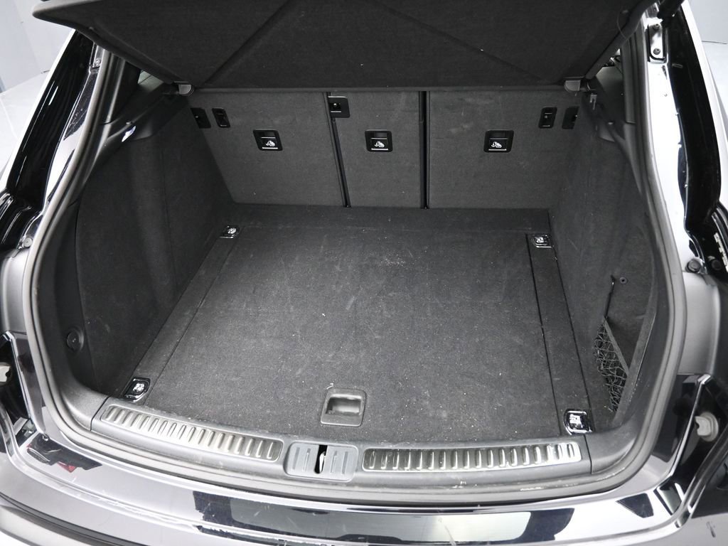 Certified 2023 Porsche Macan S image 31