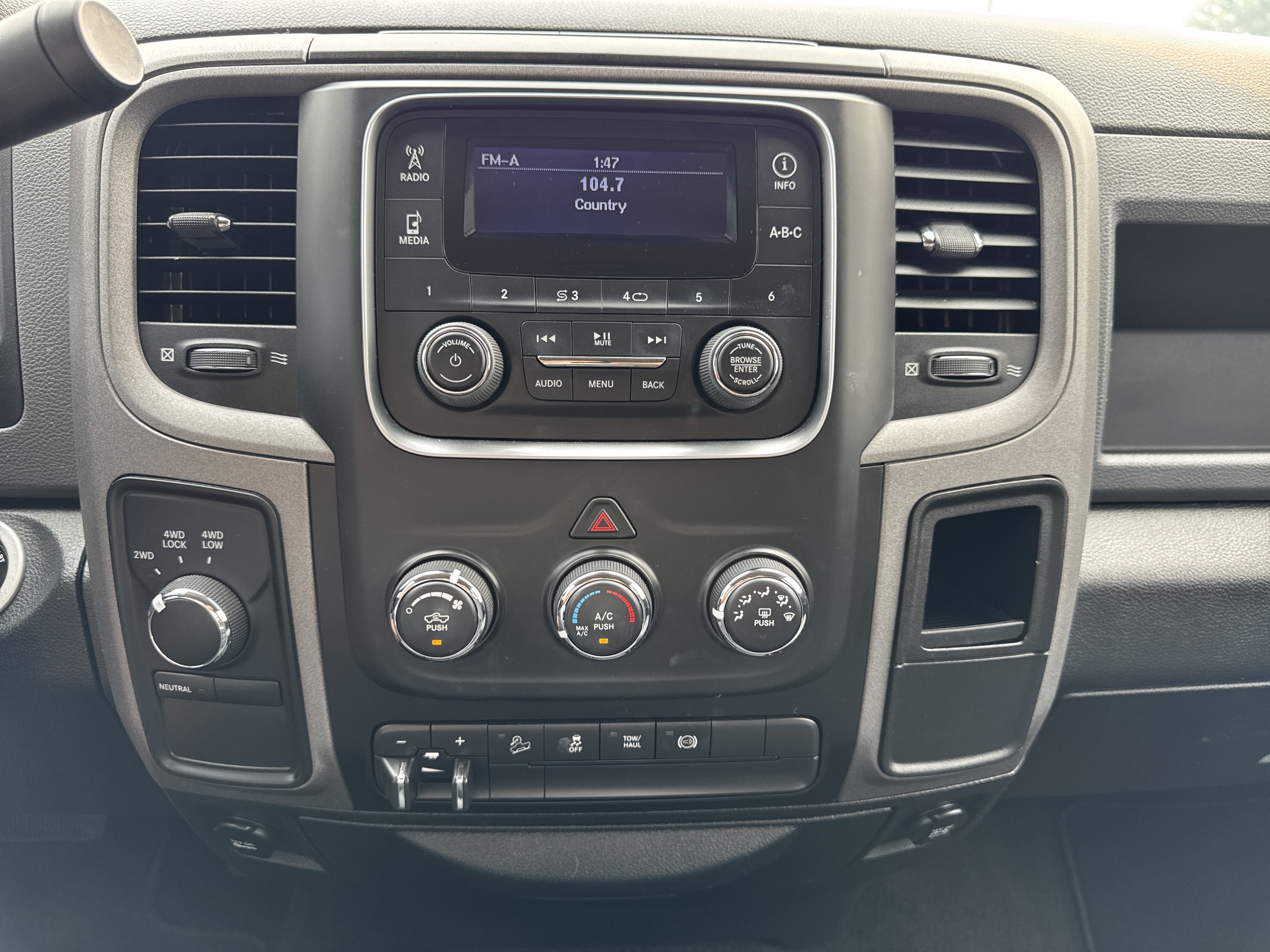 Used 2017 RAM 2500 Tradesman w/ Chrome Appearance Group AWD/4WD image 18