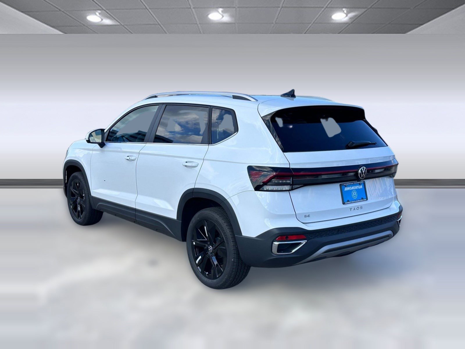 New 2026 Volkswagen Taos SE image 3