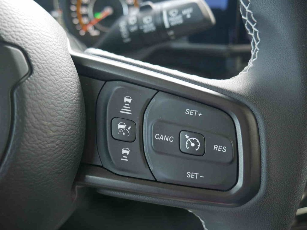 Used 2025 Jeep Wrangler Unlimited Rubicon AWD/4WD image 39