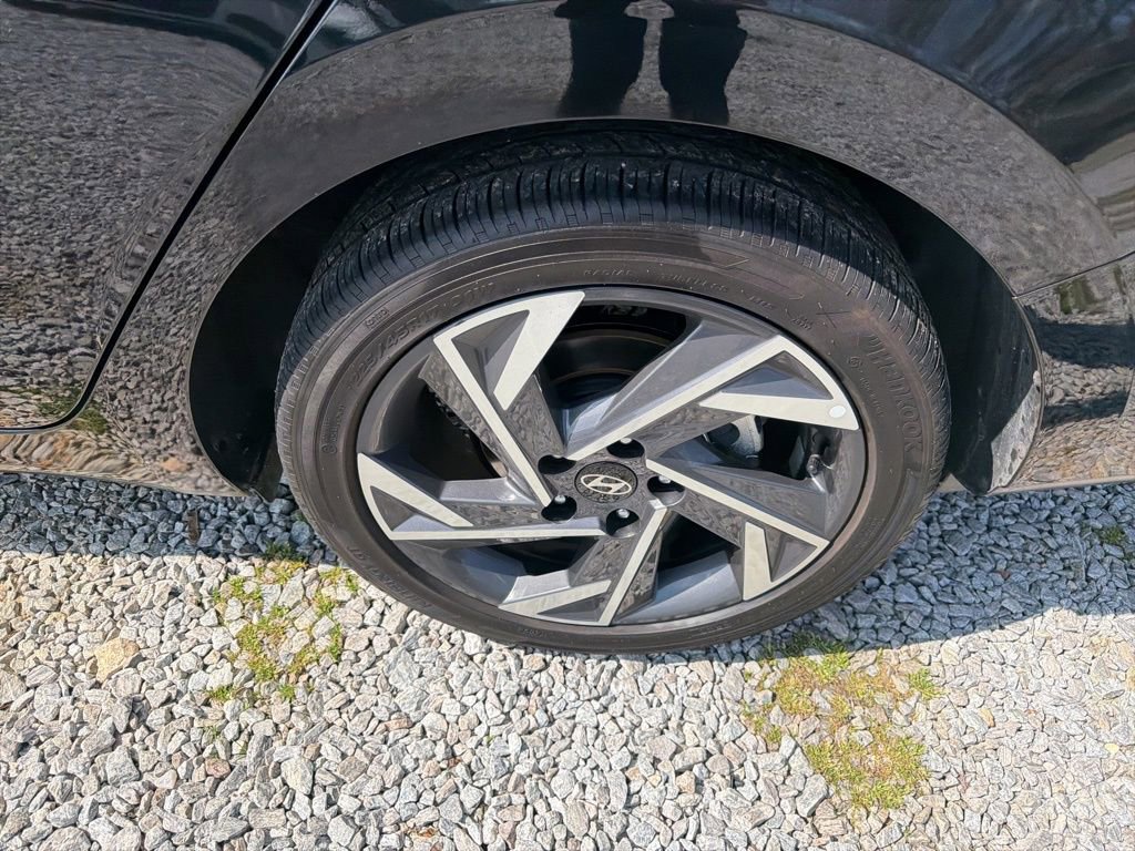 Used 2025 Hyundai Elantra SEL image 11
