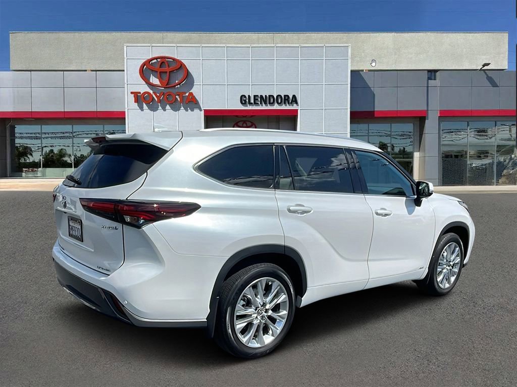 Used 2024 Toyota Highlander Limited video 3