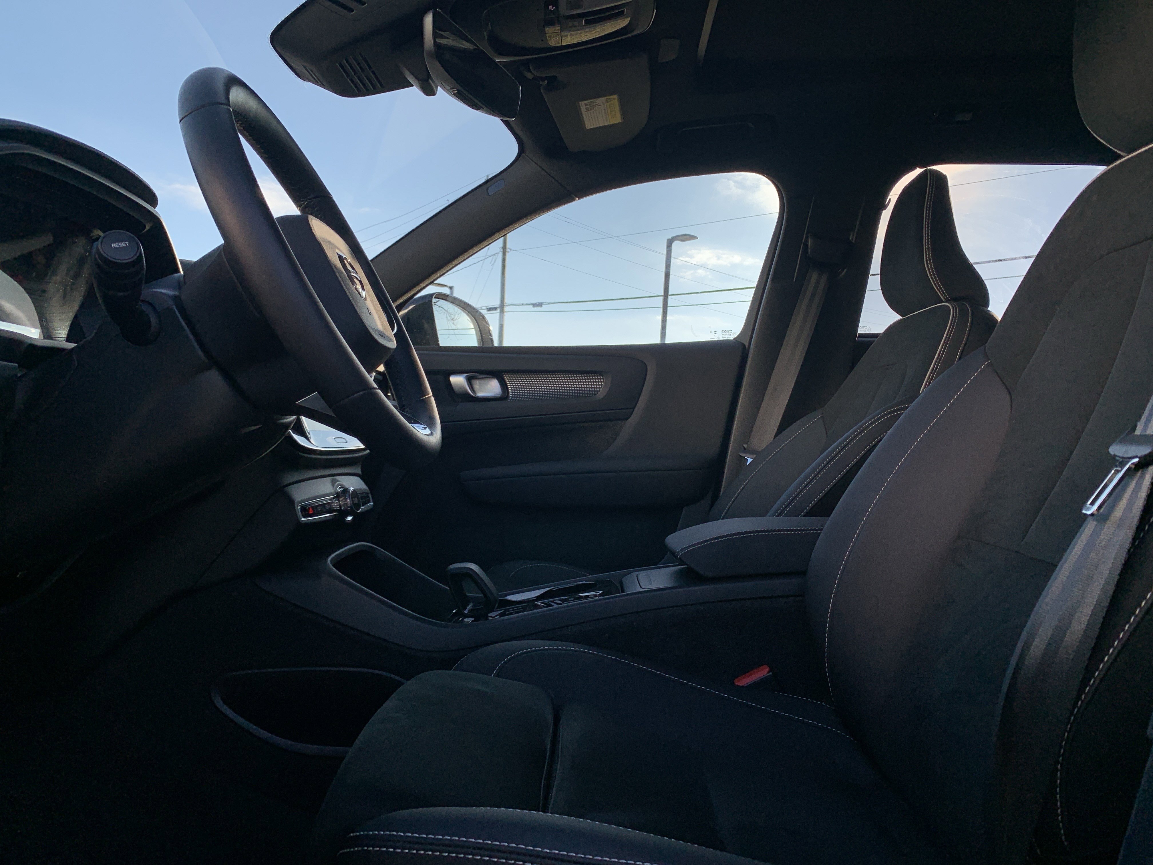 Used 2025 Volvo XC40 B5 Plus image 16