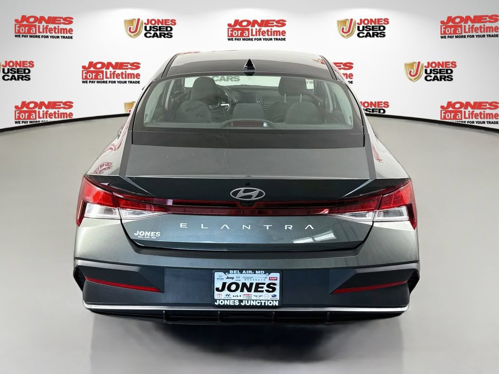 Certified 2024 Hyundai Elantra SE FWD image 14