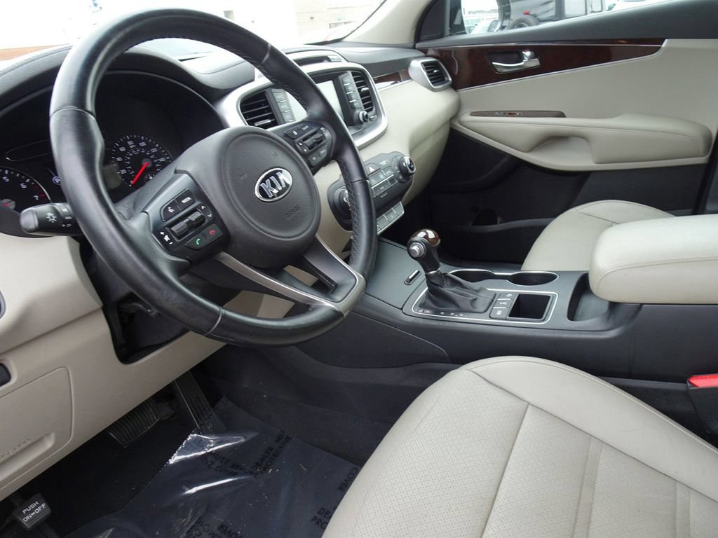 Used 2017 Kia Sorento AWD w/ LX Convenience Package image 12
