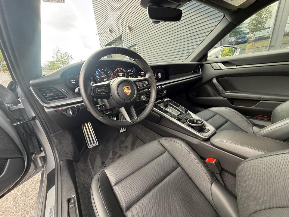 Certified 2024 Porsche 911 Carrera RWD image 4