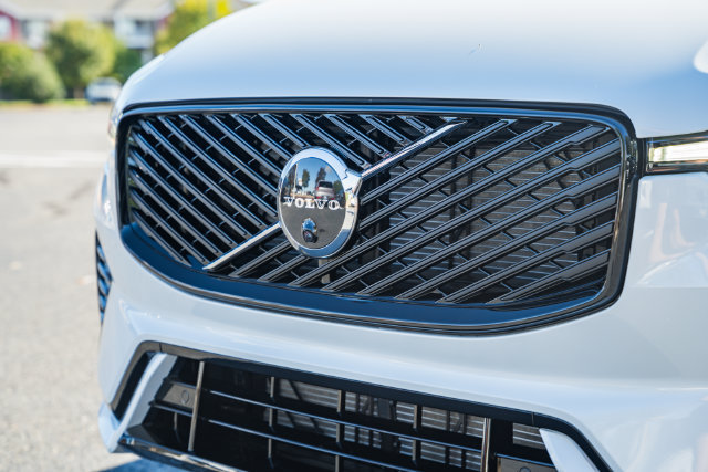 New 2027 Volvo XC60 B5 Plus AWD/4WD image 12