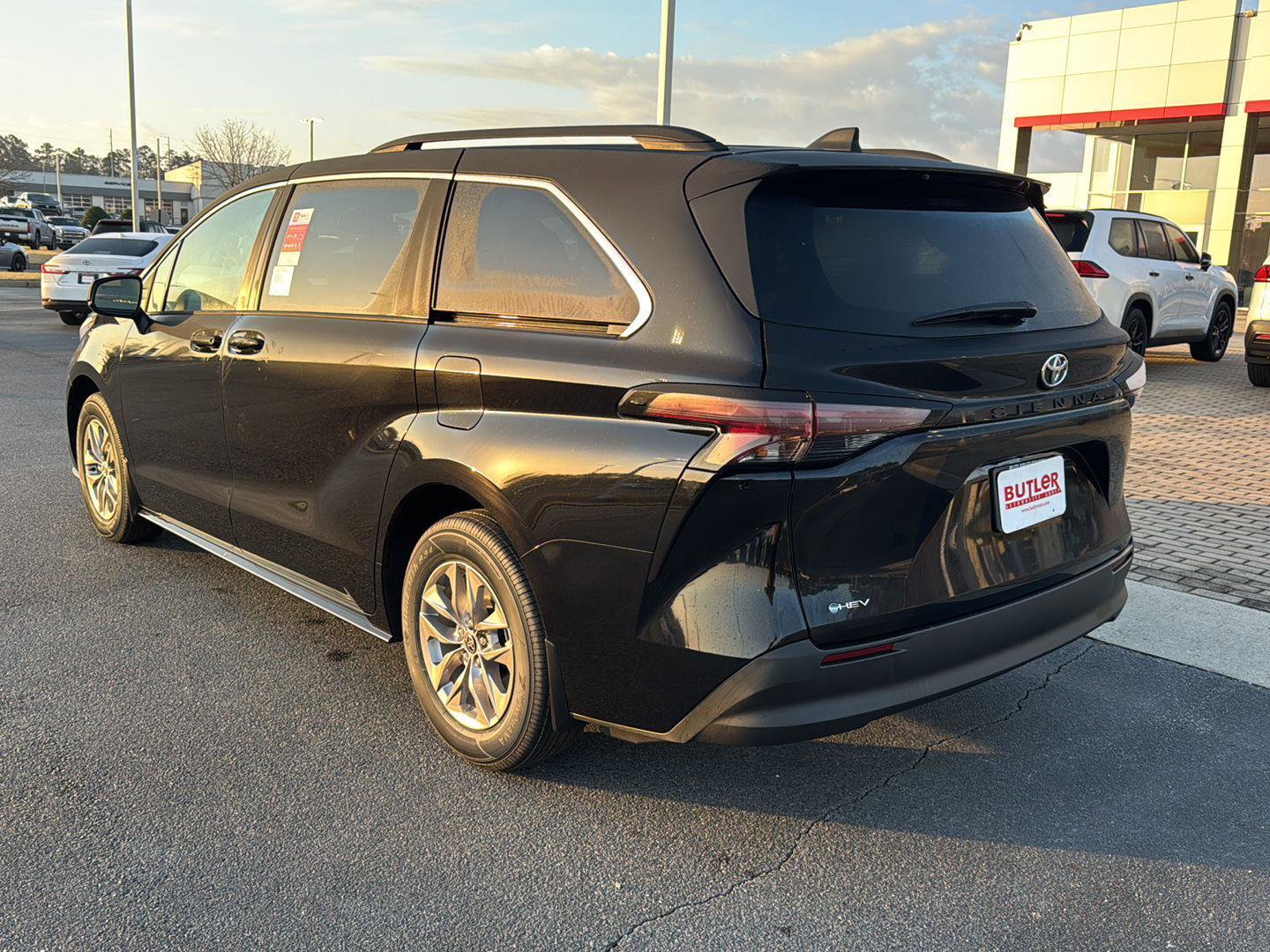 New 2026 Toyota Sienna LE image 3
