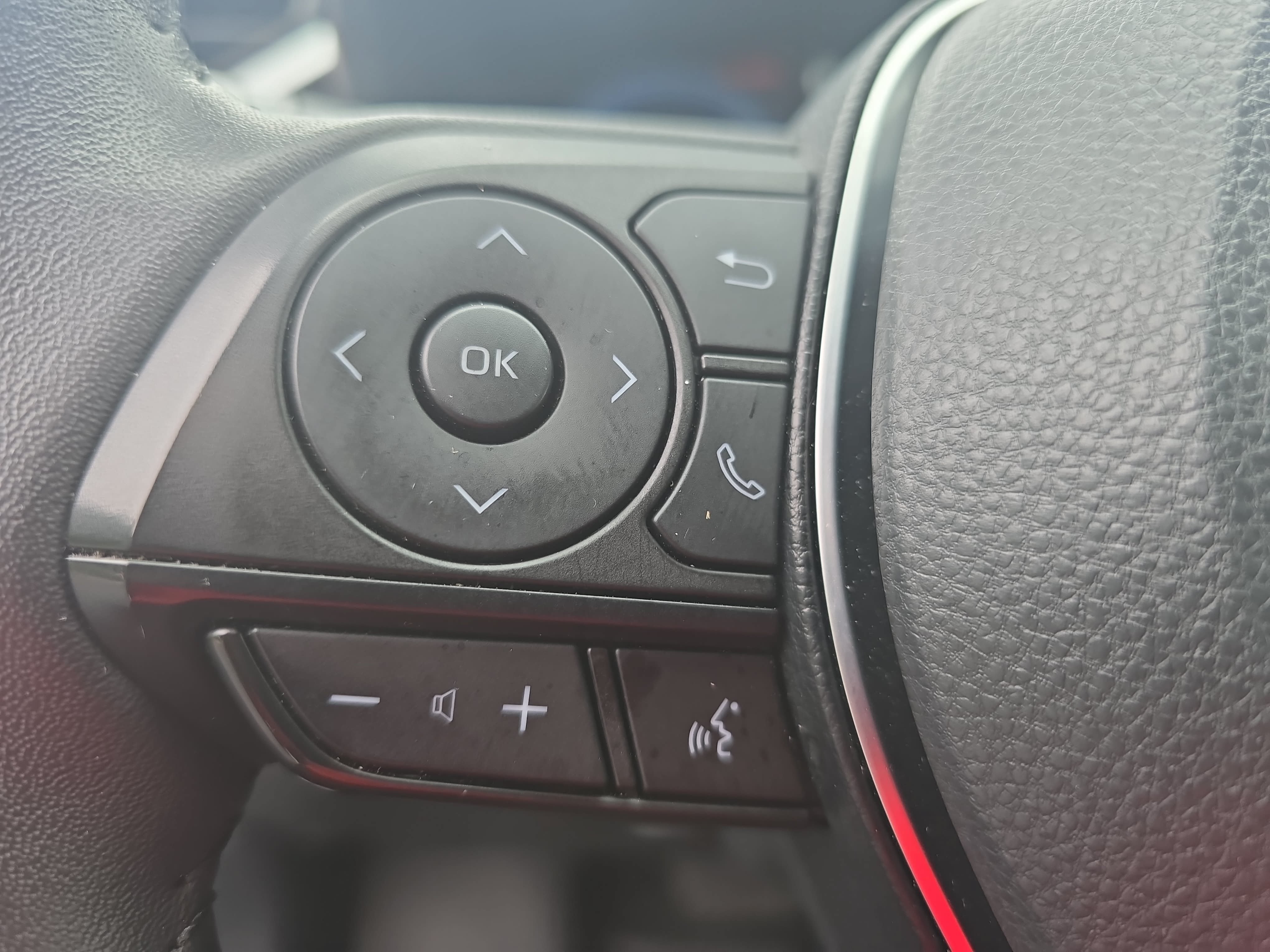 Used 2024 Toyota RAV4 Limited w/ Advanced Technology Package AWD/4WD image 17