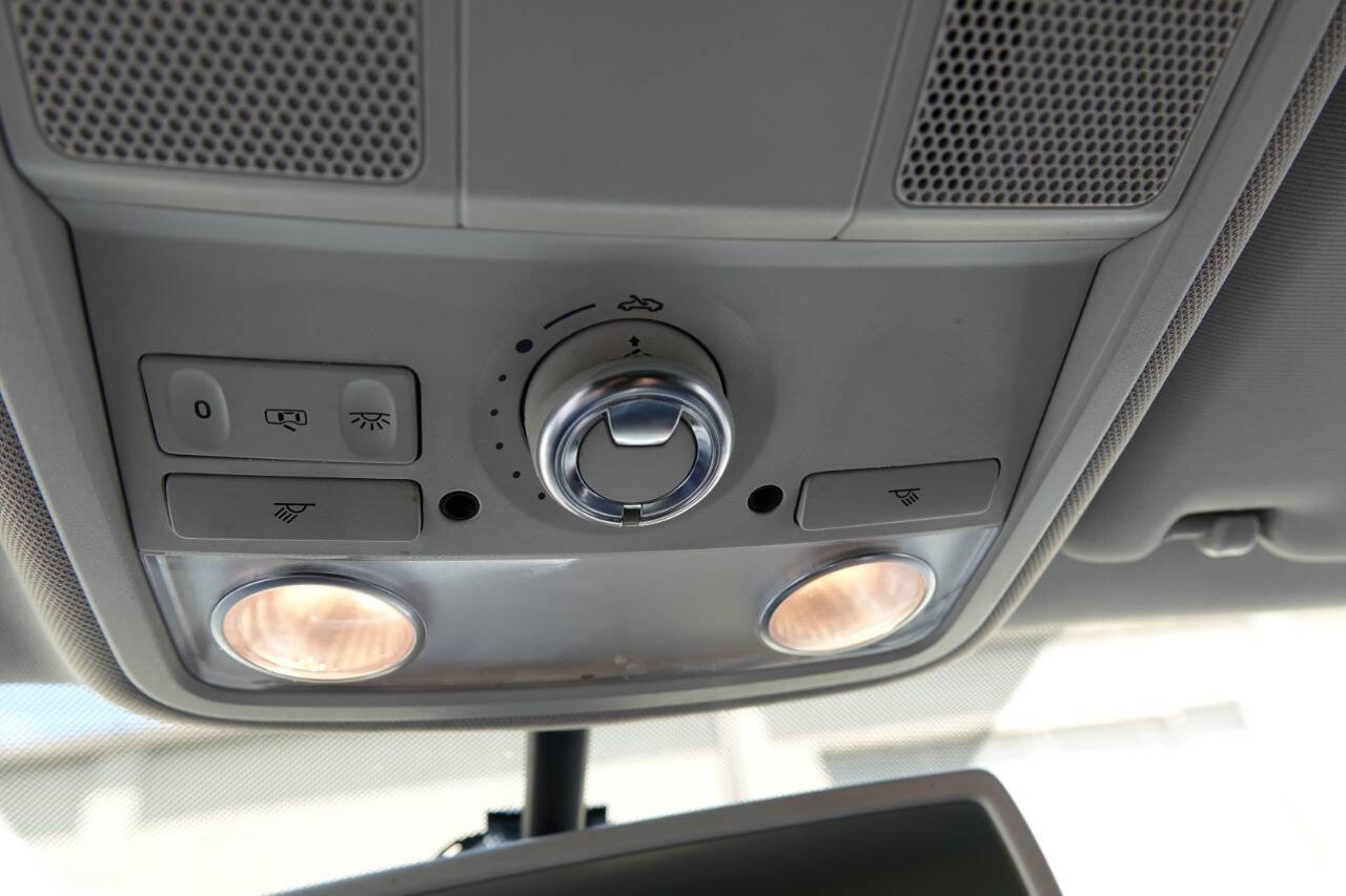 Used 2013 Volkswagen Passat TDI SEL Premium image 70