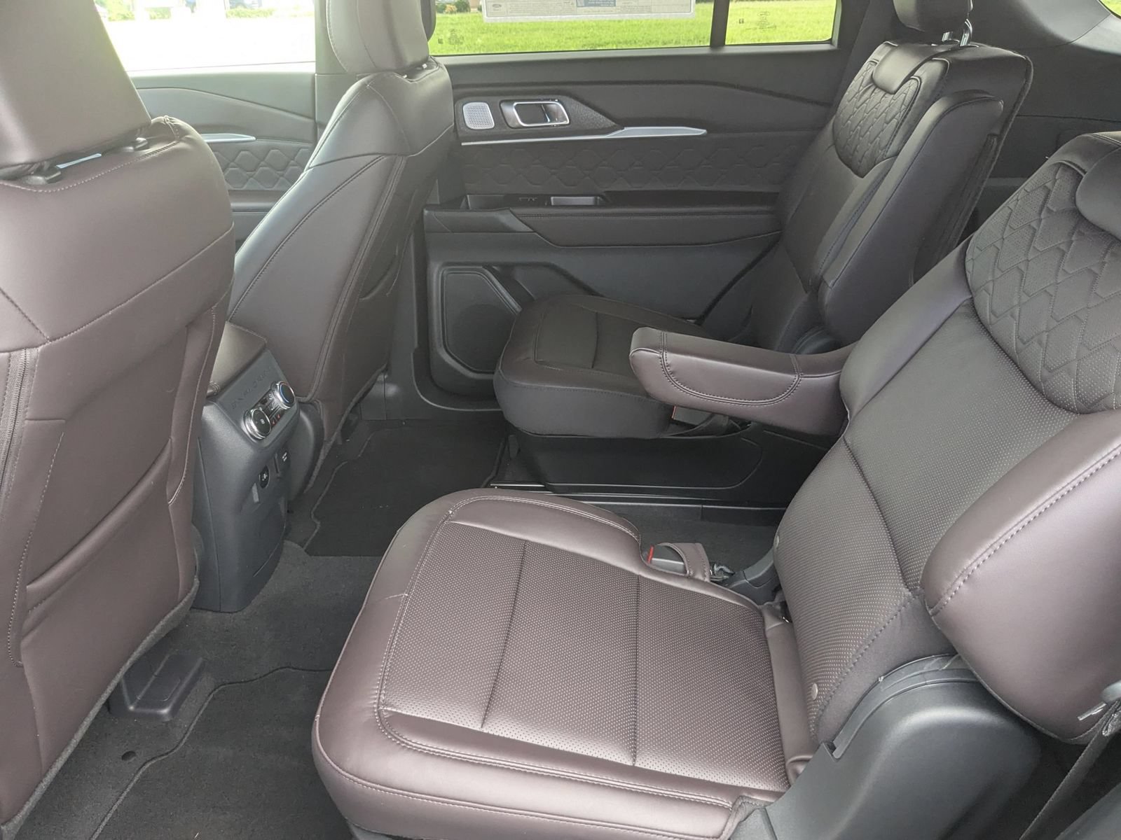 New 2026 Ford Explorer Platinum w/ LUX Leather Package AWD/4WD image 31