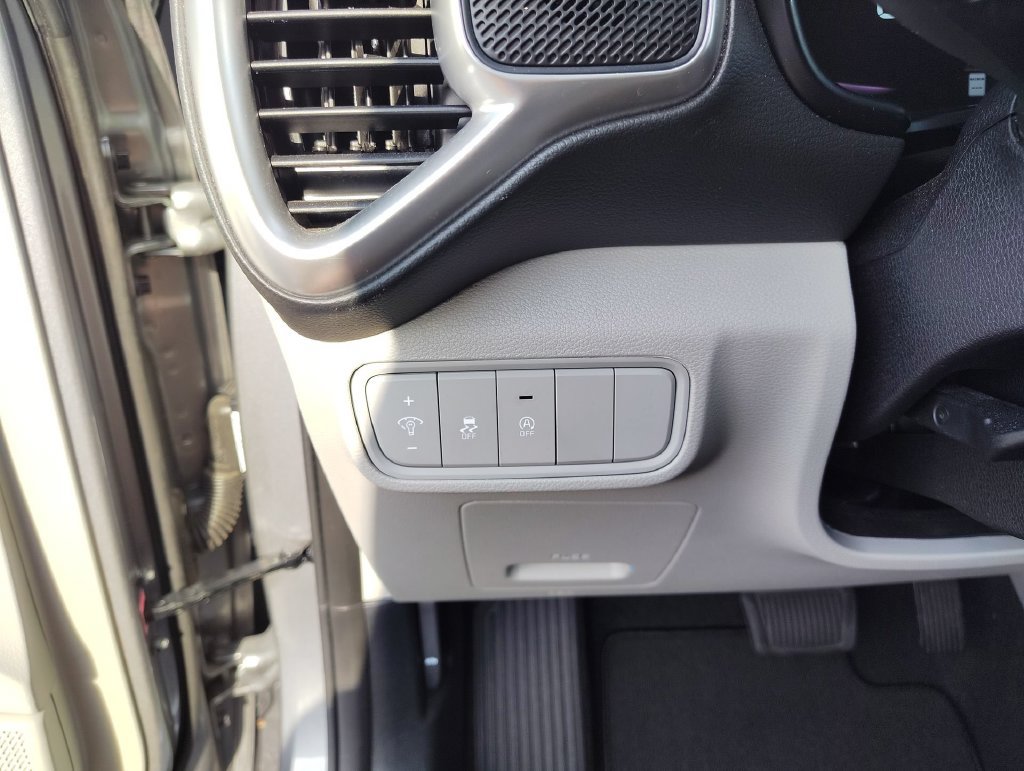 Certified 2023 Kia Soul LX w/ LX Technology Package FWD image 17
