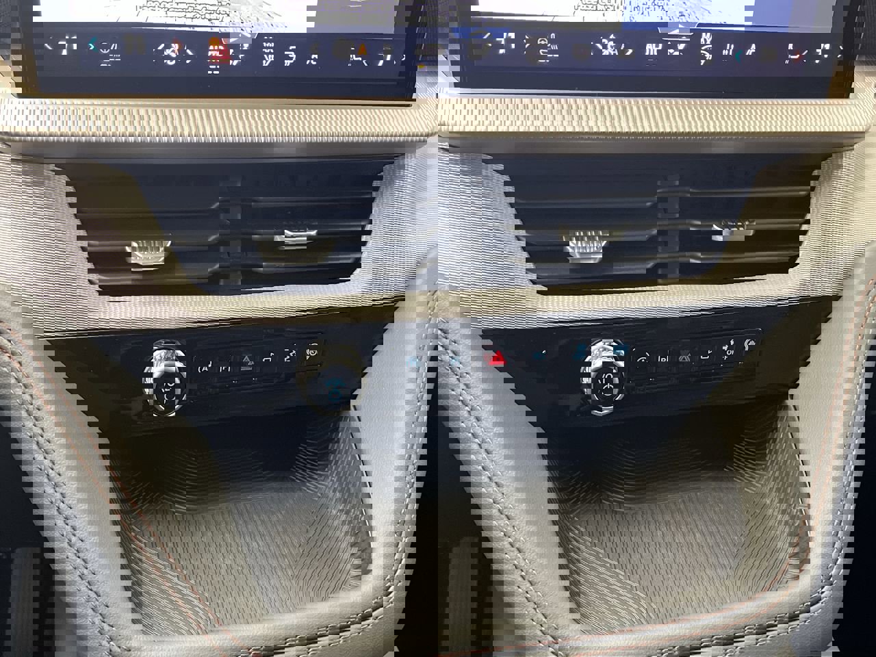 New 2026 Ford Explorer Active w/ Active Comfort Package image 24