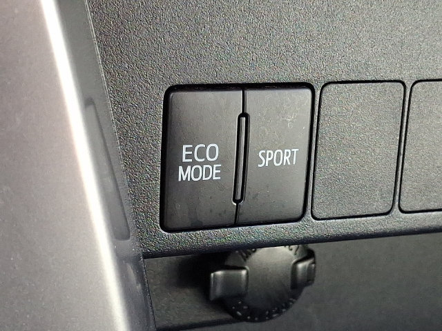 Used 2018 Toyota RAV4 XLE AWD/4WD image 23