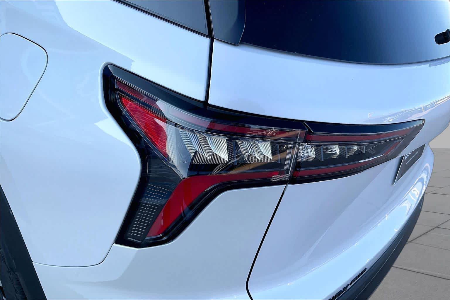 Certified 2025 Chevrolet Equinox RS w/ Safety and Technology Package AWD/4WD image 28