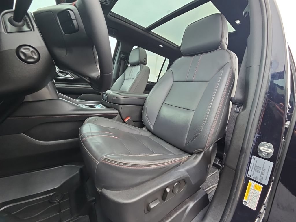 Used 2022 Chevrolet Suburban RST w/ Luxury Package AWD/4WD image 36