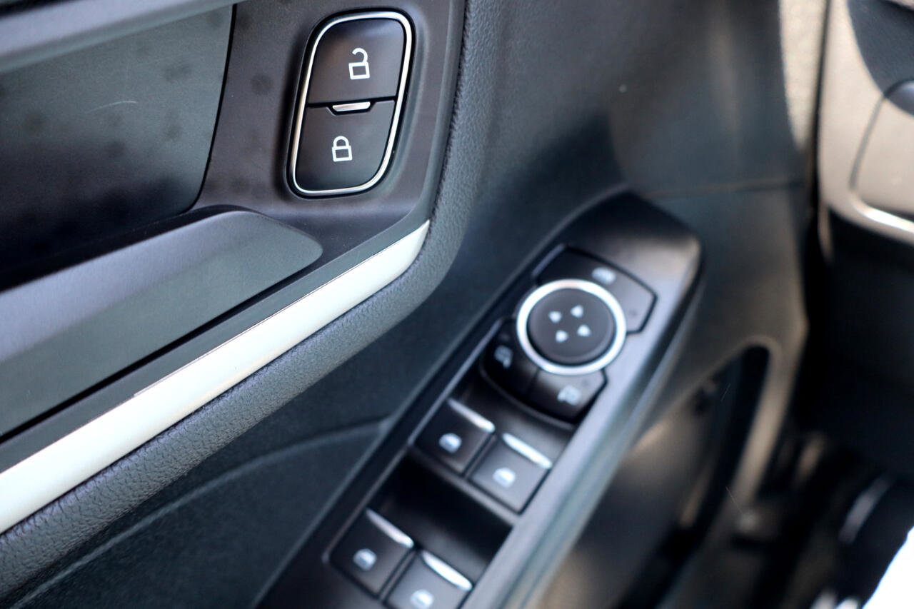 Used 2022 Ford Escape SE image 12