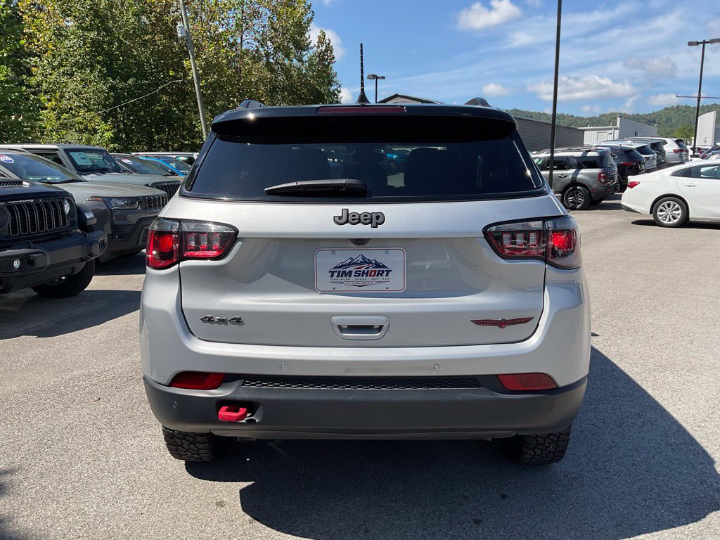 Used 2025 Jeep Compass Trailhawk AWD/4WD image 5