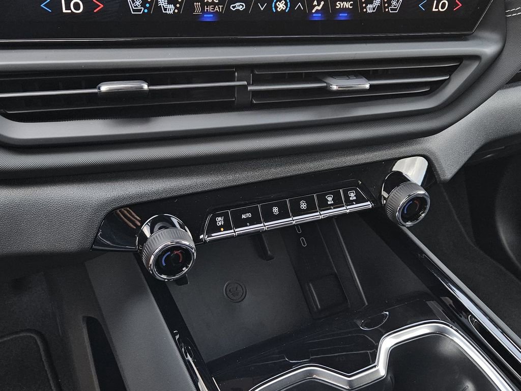 New 2025 Chevrolet Silverado EV LT image 18