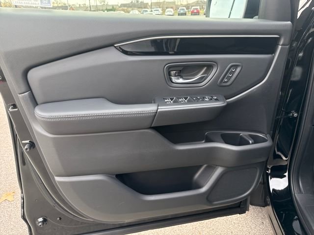 New 2025 Honda Pilot Touring image 9