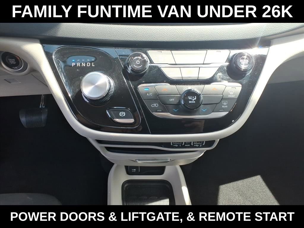 Used 2023 Chrysler Voyager LX image 23