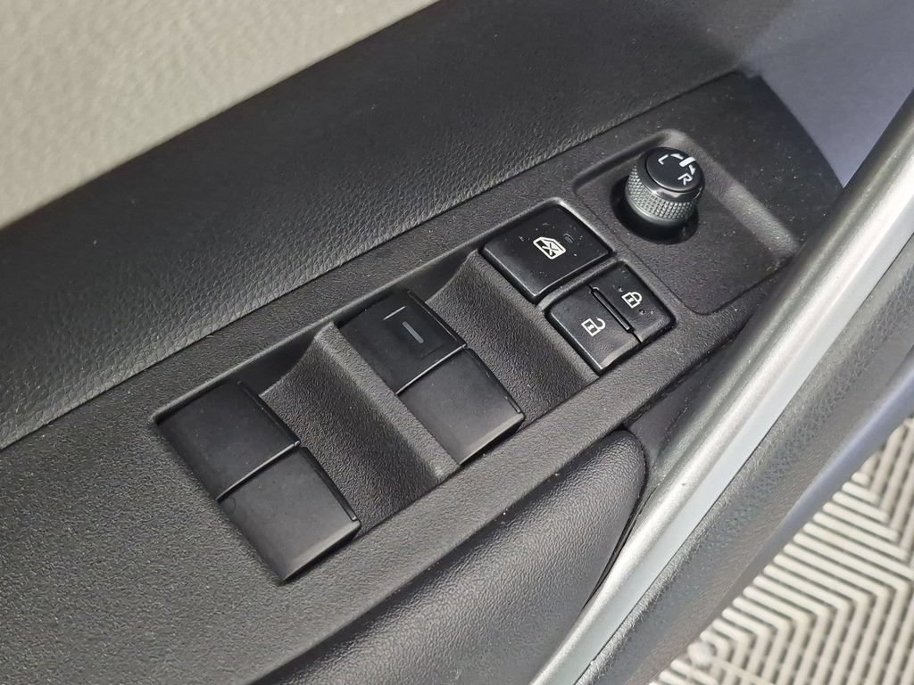 Used 2023 Toyota Corolla Cross L FWD image 15