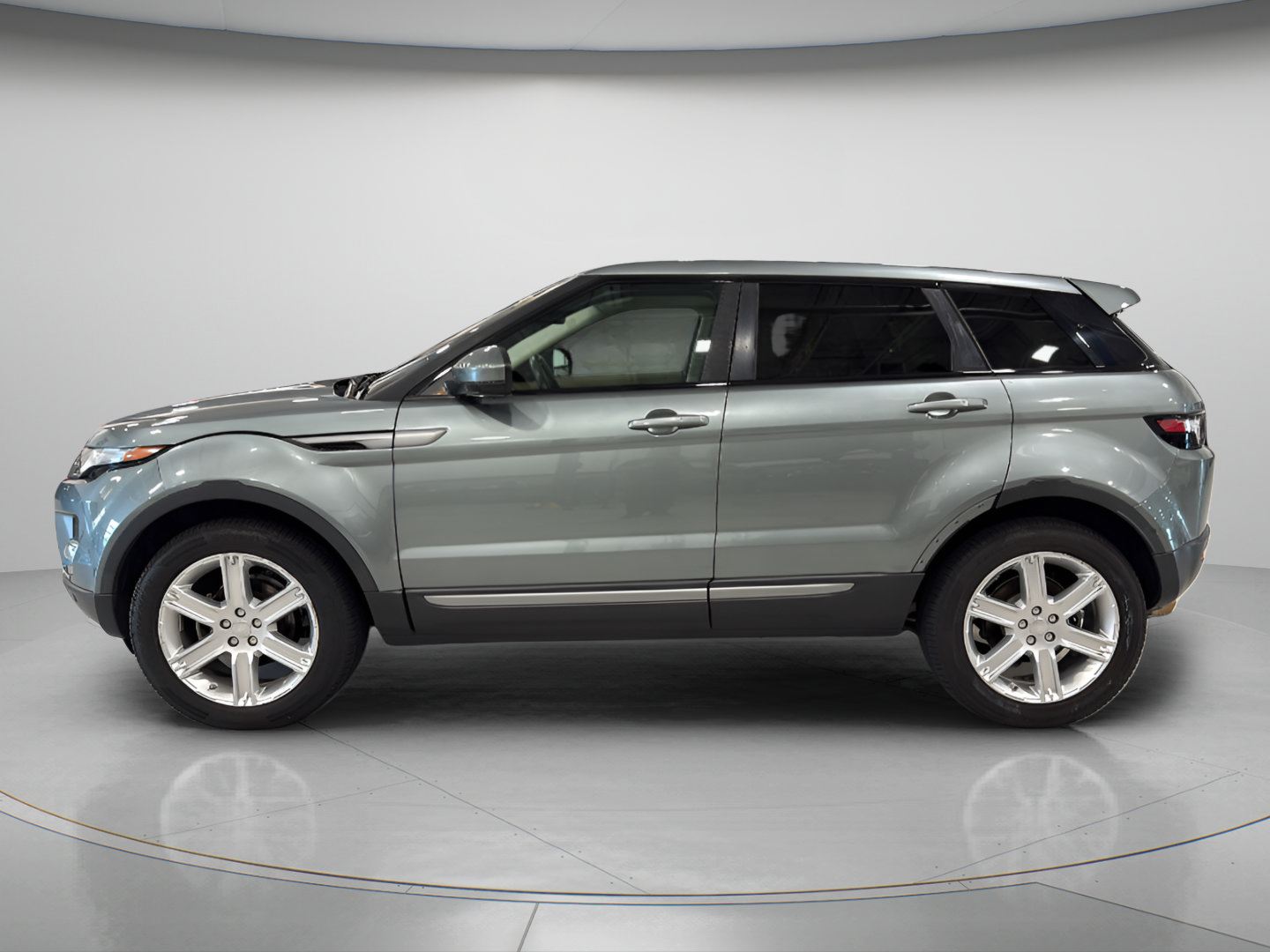Used 2015 Land Rover Range Rover Evoque Pure Plus AWD/4WD image 2
