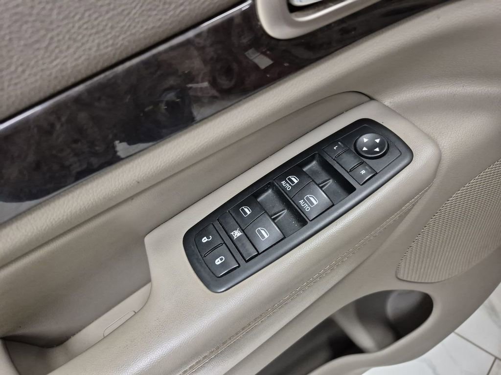 Used 2012 Jeep Grand Cherokee Laredo w/ Laredo E Group image 24