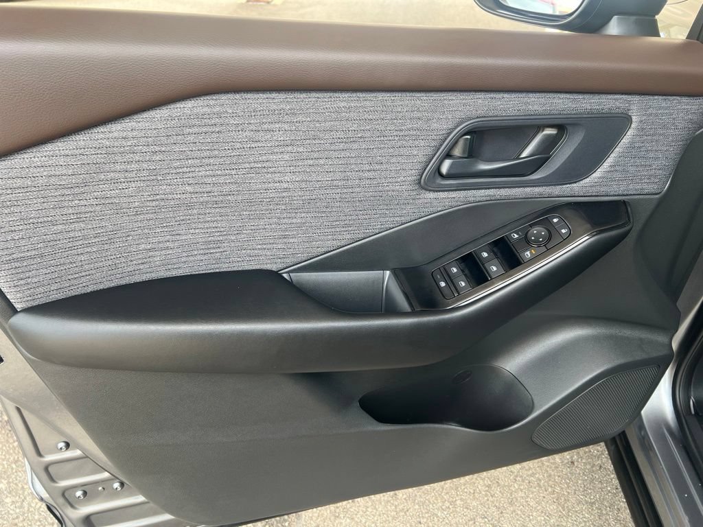 Certified 2023 Nissan Rogue S AWD/4WD image 7