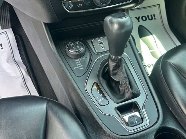 Used 2020 Jeep Cherokee Trailhawk w/ Technology Group AWD/4WD image 26