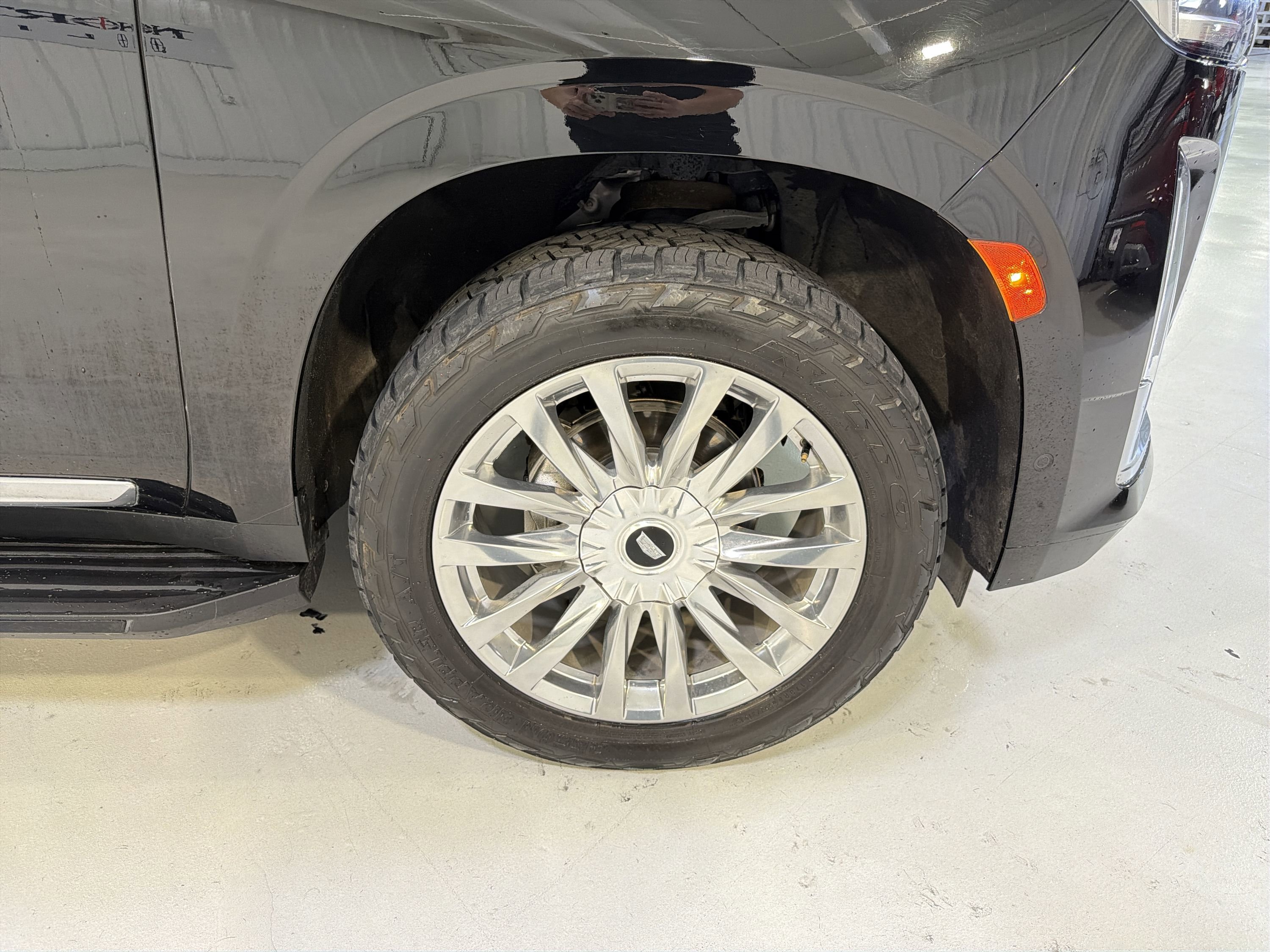 Used 2022 Cadillac Escalade Premium Luxury RWD image 30