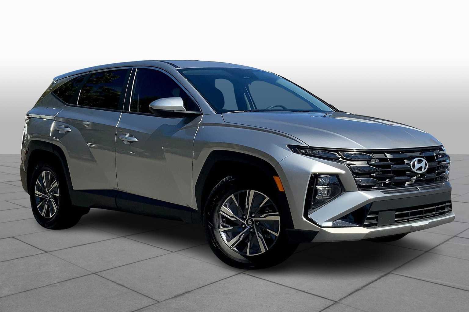 Used 2025 Hyundai Tucson SE image 3