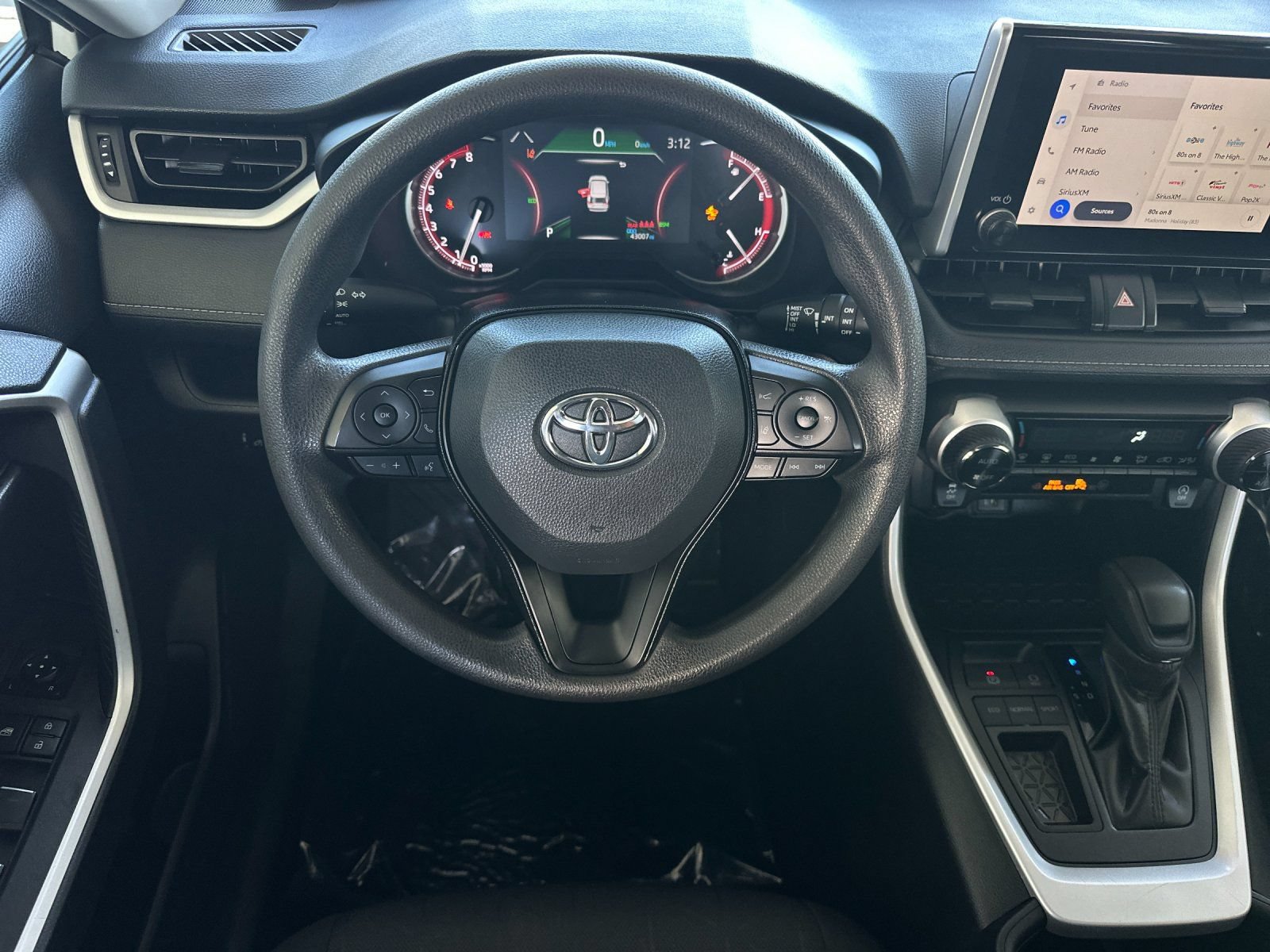 Used 2025 Toyota RAV4 XLE FWD image 13