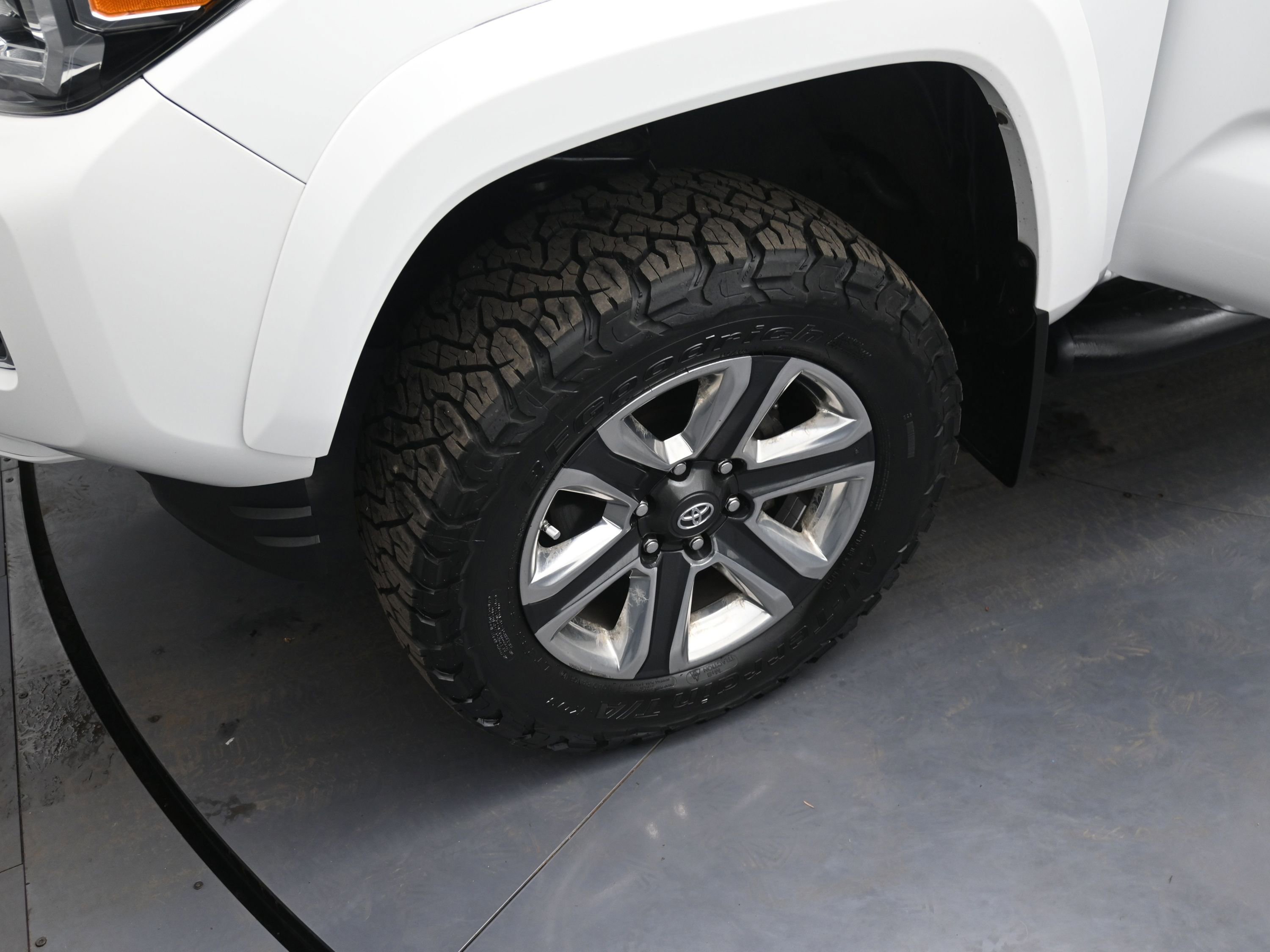 Used 2017 Toyota Tacoma Limited w/ Tow Package AWD/4WD image 17