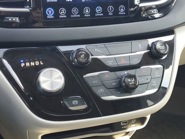 Used 2017 Chrysler Pacifica Touring-L Plus w/ Tire & Wheel Group image 25