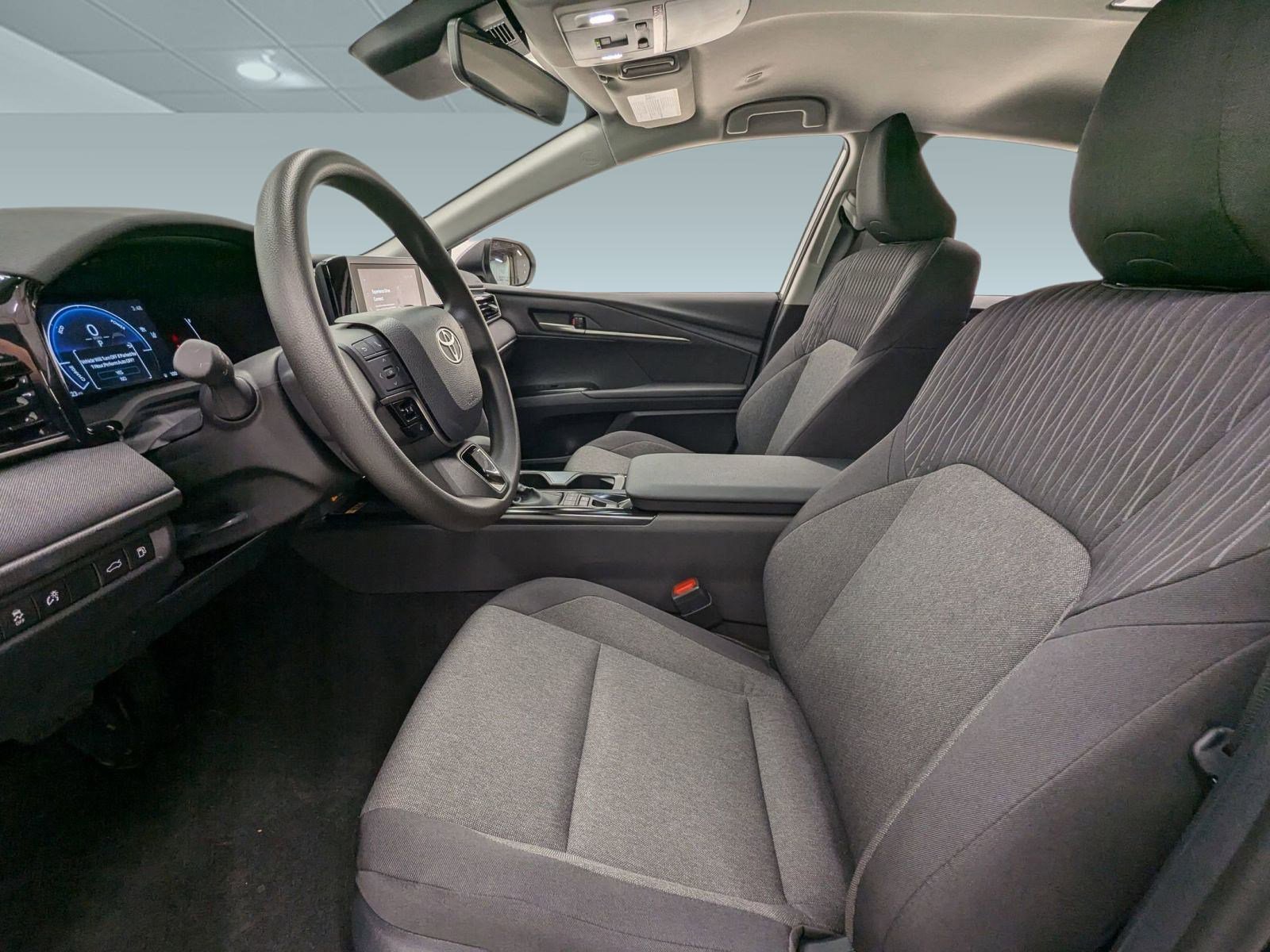 Used 2025 Toyota Camry LE w/ Convenience Package image 4