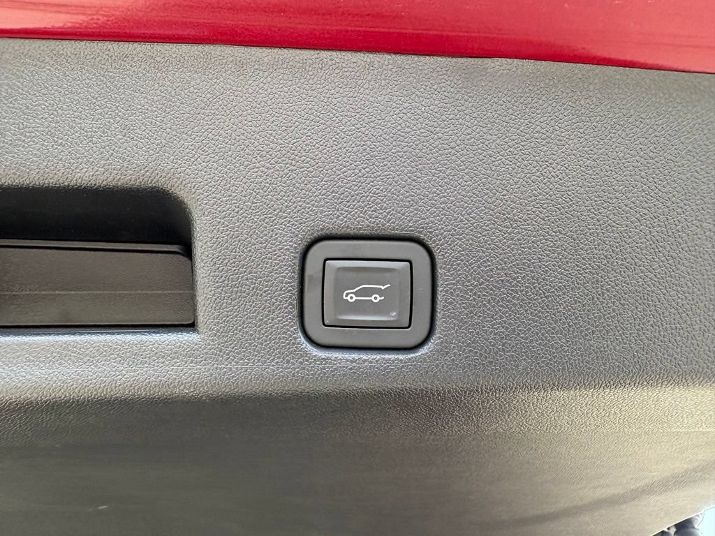 Used 2025 Chevrolet Traverse RS w/ LPO, Floor Liner Package FWD image 67