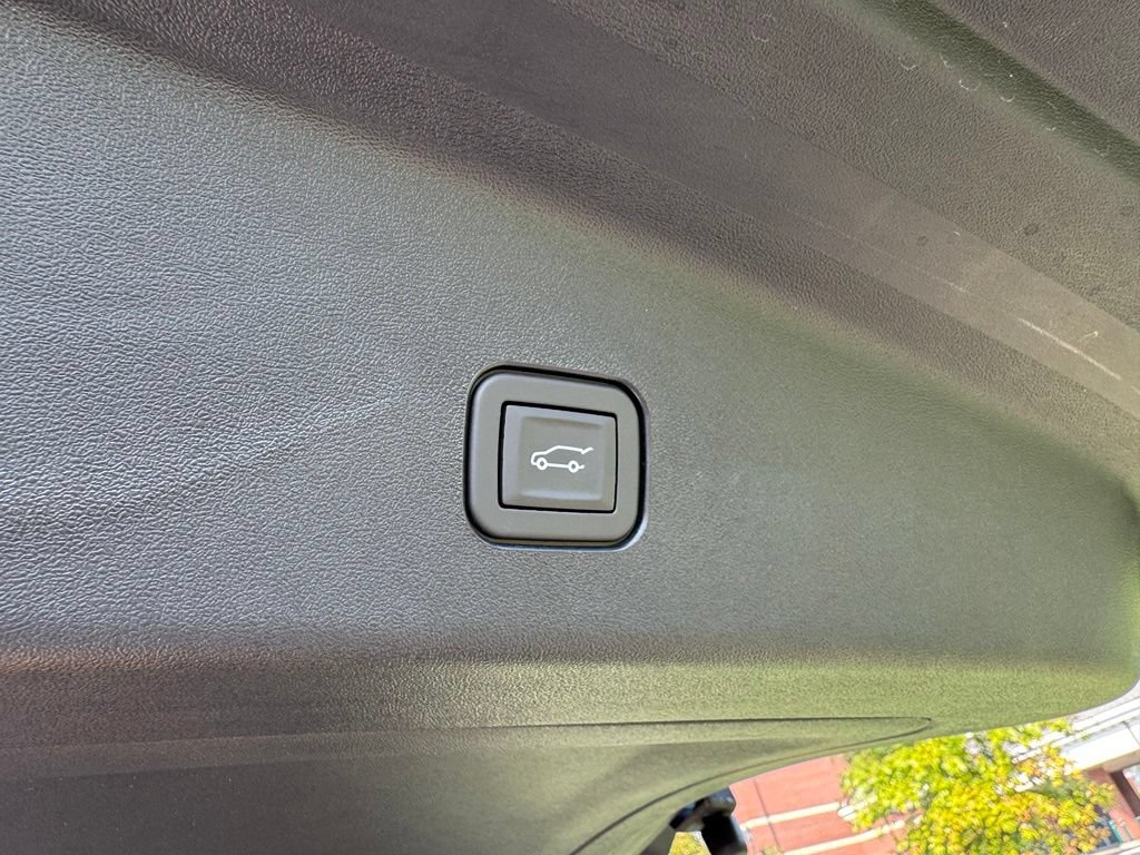 New 2027 Cadillac Vistiq Sport w/ LPO, Floor Liner Package AWD/4WD image 32