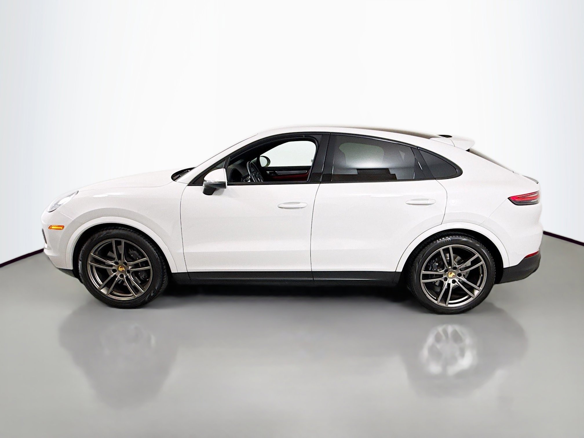Used 2023 Porsche Cayenne Platinum Edition image 4
