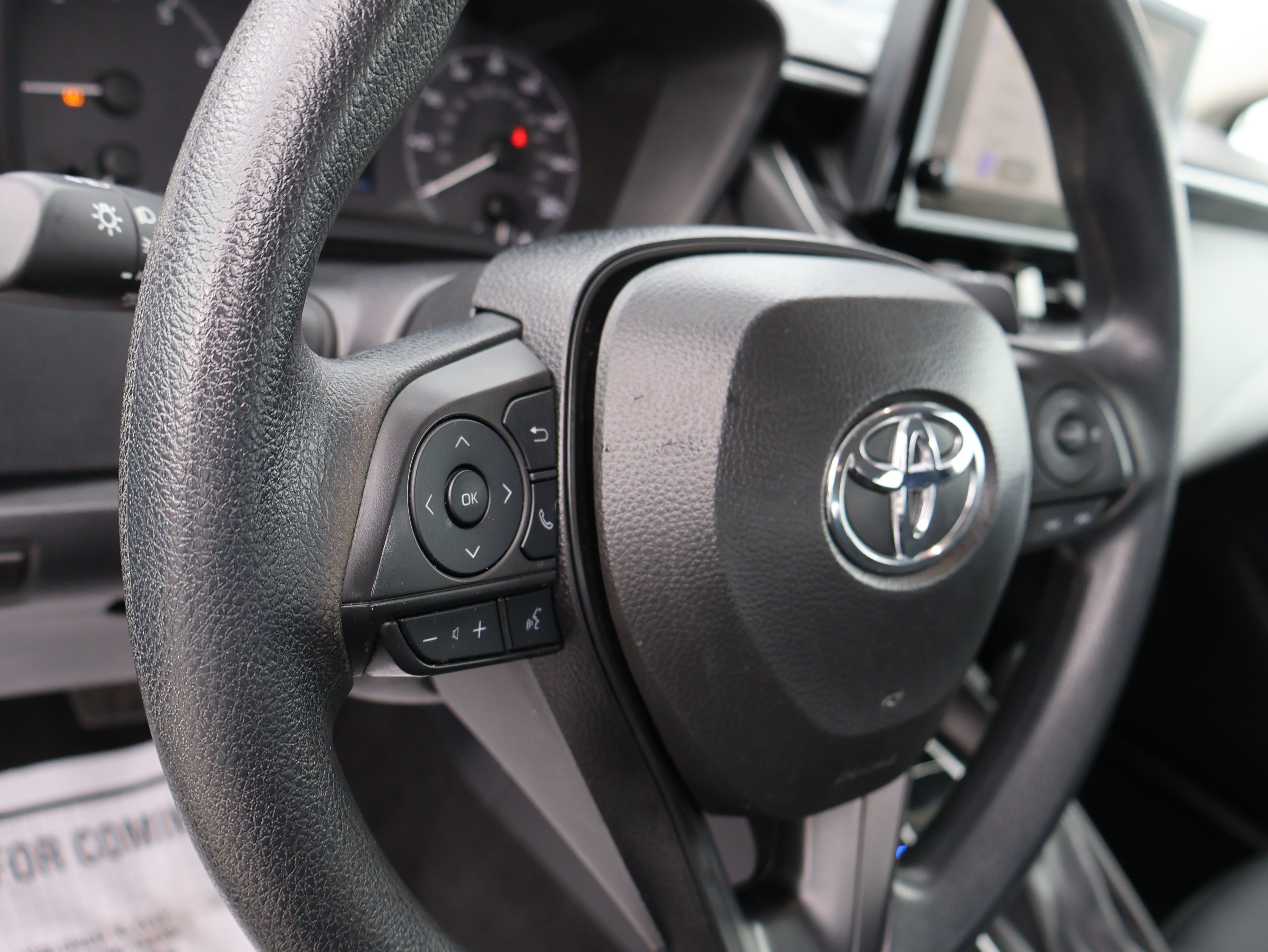 Used 2025 Toyota Corolla LE FWD image 18