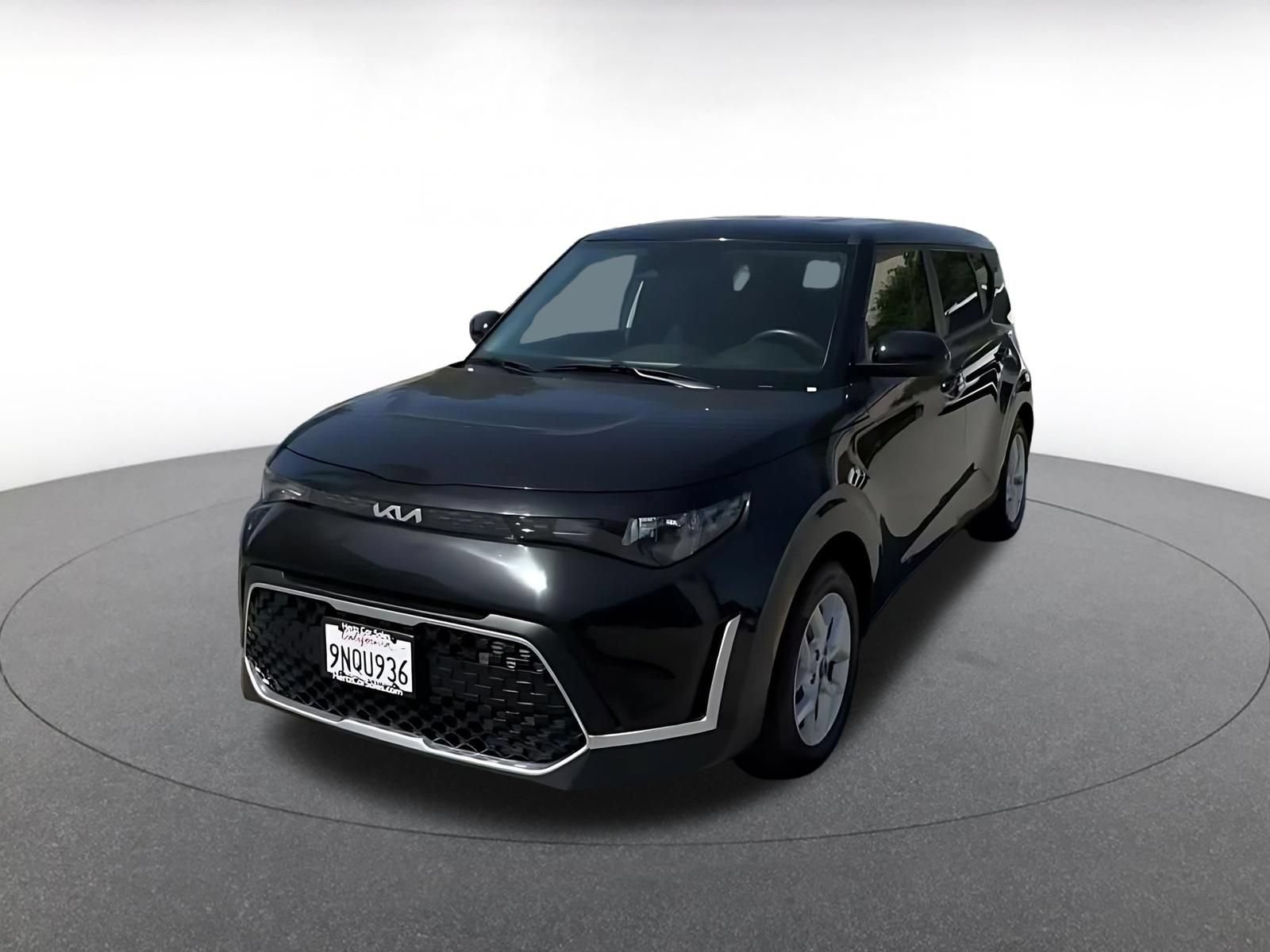Used 2025 Kia Soul LX w/ LX Technology Package FWD image 6