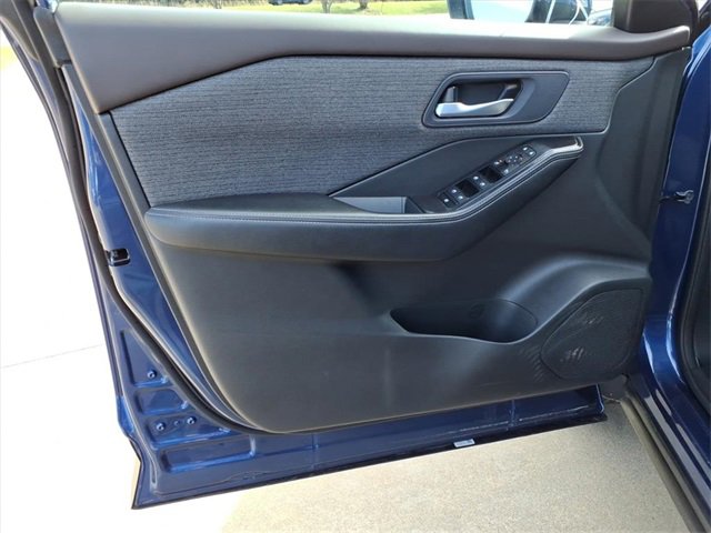 Used 2023 Nissan Rogue SV image 20