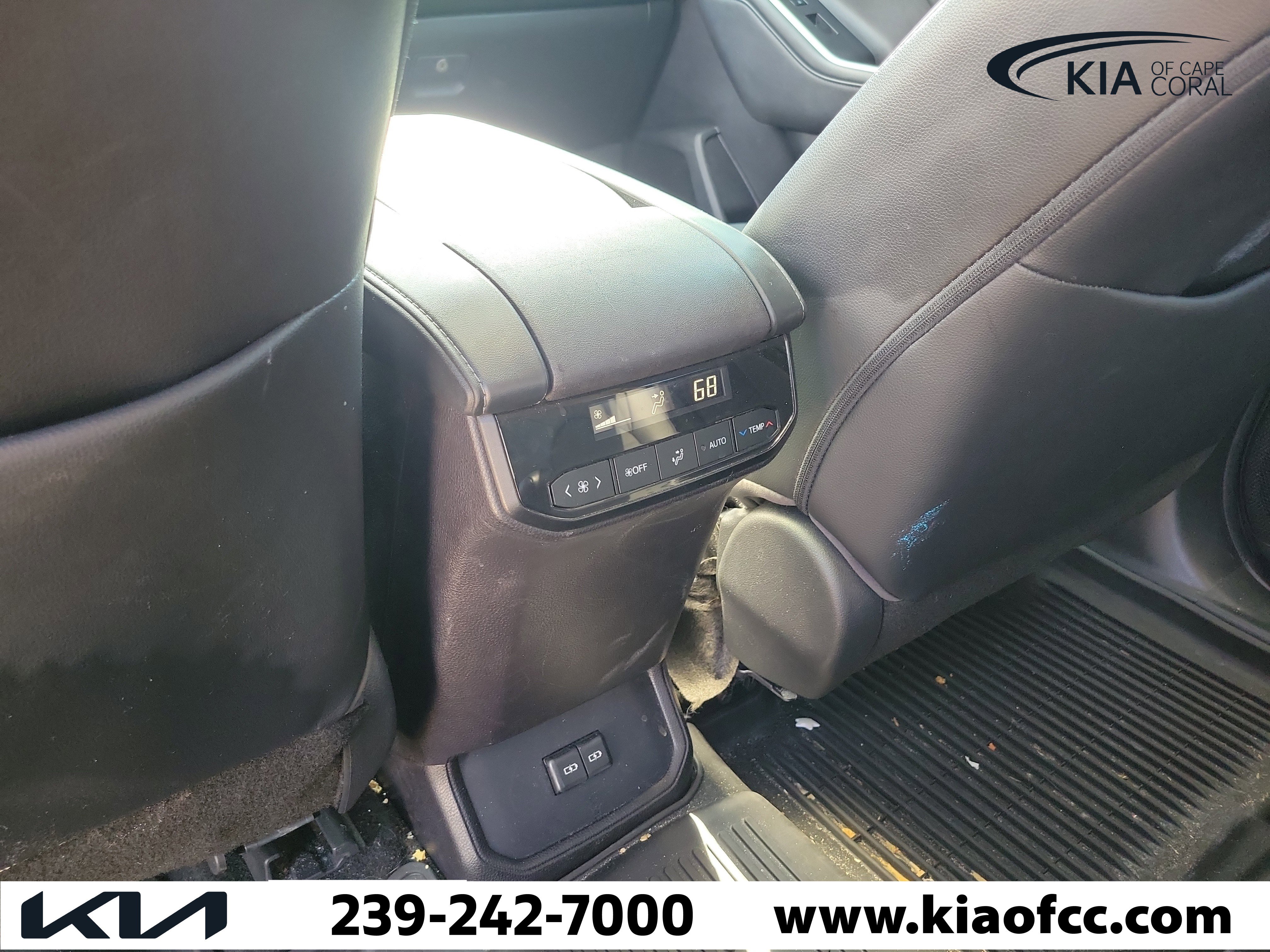 Used 2022 Toyota Highlander XLE FWD image 13