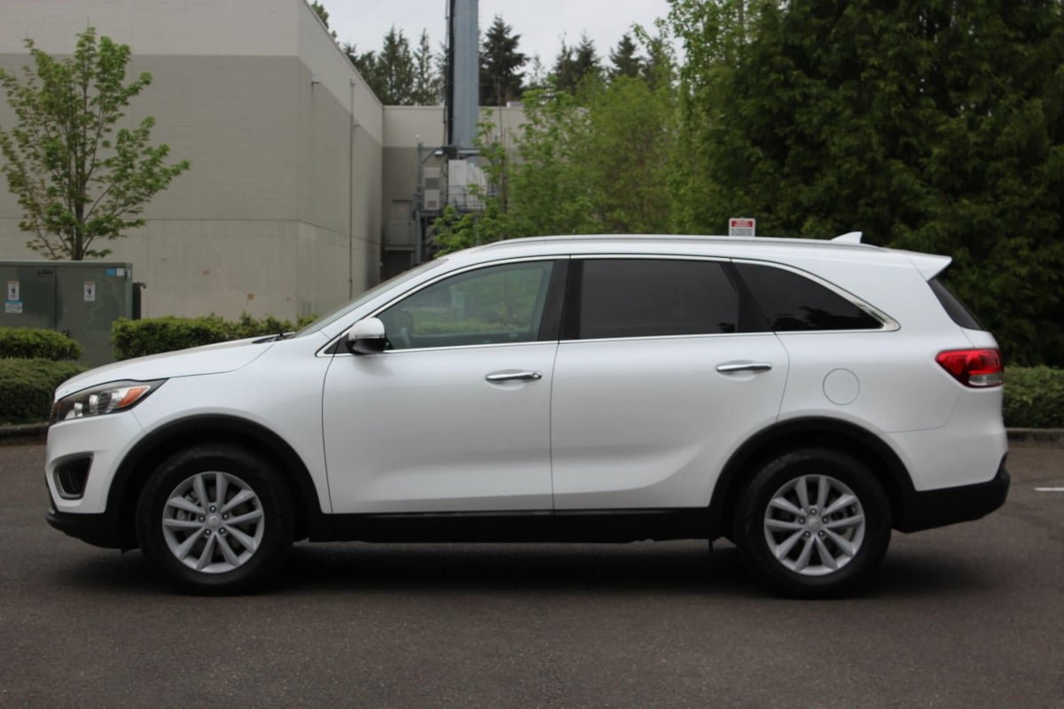 Used 2018 Kia Sorento FWD image 2